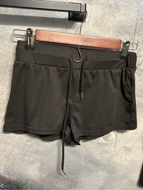 SHORTS WITH DRAWSTRING SHORTS 🩳 SIZE SMALL